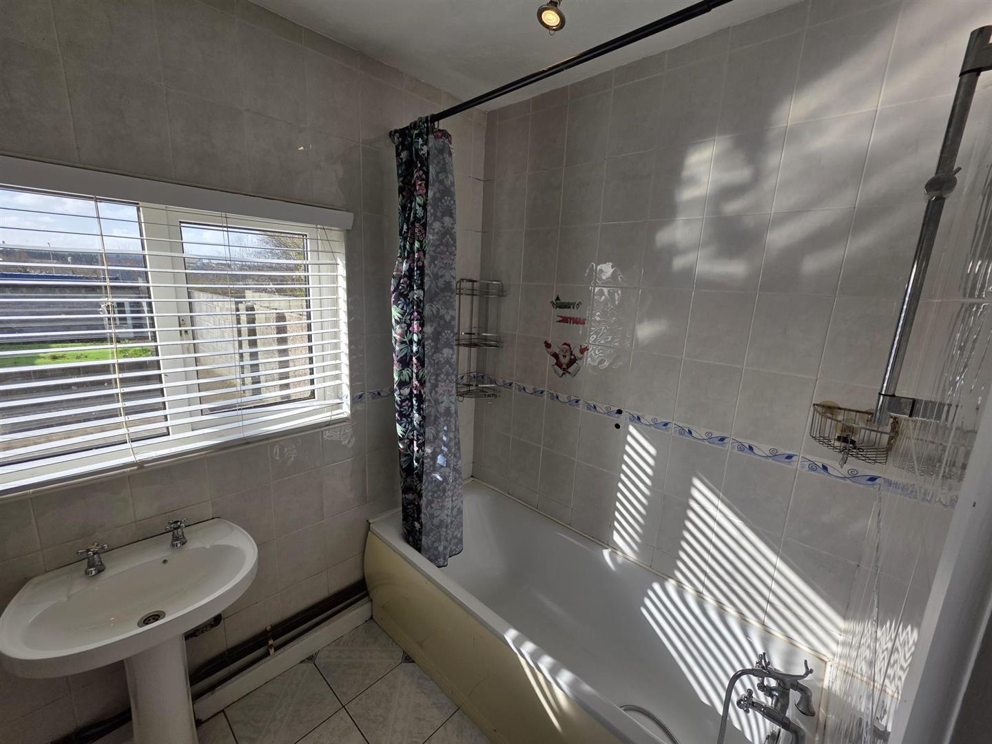 Llandafen Road, Llanelli, SA14 9BD